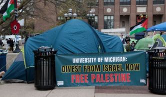Des manifestations pro-palestiniennes perturbent brièvement la cérémonie de remise des diplômes de l'université du Michigan