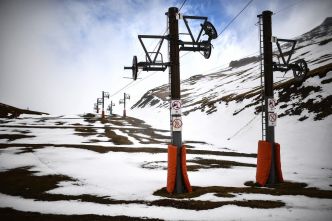Ces stations de ski qui stockent de la neige pendant l'été pour pouvoir rouvrir à l'automne