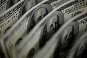 Le dollar reste stable après la publication d'un rapport sur l'emploi aux Etats-Unis ; le yen commence la semaine sur un pied d'égalité