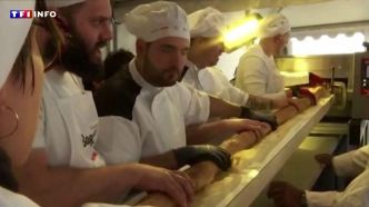 VIDÉO - Des boulangers français battent le record du monde de la baguette la plus longue | TF1 INFO