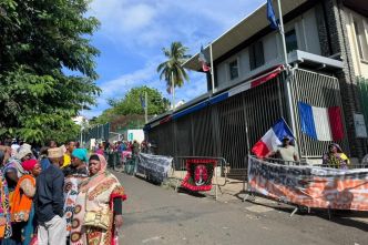 Le bureau des étrangers de la préfecture bloqué par le collectif des citoyens de Mayotte 2018 et des habitants de Cavani