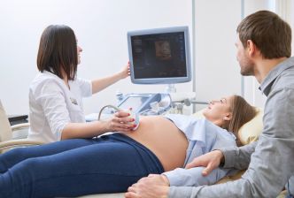 Échographie : quand peut-on (enfin !) connaître le sexe de son bébé ?