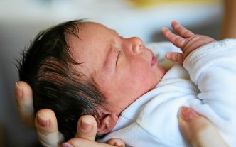 Santé périnatale dégradée : la Cour des comptes appelle à regarder les petites maternités au cas par cas
