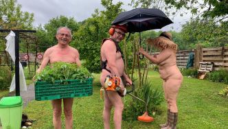 "La fleur en pot est contente de me voir nu" : en Dordogne, ces naturistes jardinent tout nu