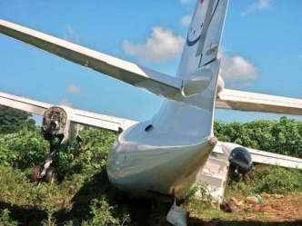 Un avion de R Komor s'écrase après avoir raté son décollage