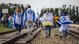 «Marche des vivants»: des ex-otages du Hamas et des survivants du génocide nazi réunis à Auschwitz