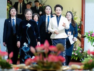 Peng Liyuan et Brigitte Macron visitent le Mus�e d'Orsay