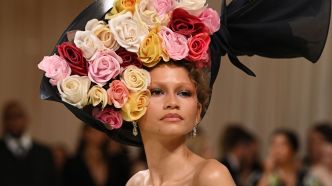Zendaya, la star du Met Gala : elle s'offre un second look et apparaît avec un bouquet sur la tête et une robe XXL