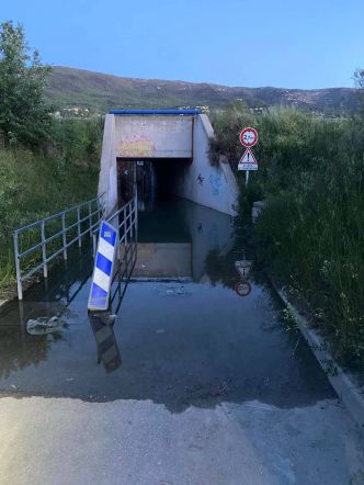 "C'est dommage", une partie de la piste cyclable qui longe le Var trop souvent inondée dans cette commune des Alpes-Maritimes