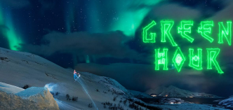 Vidéo : En snowboard sous les aurores boréales norvégiennes