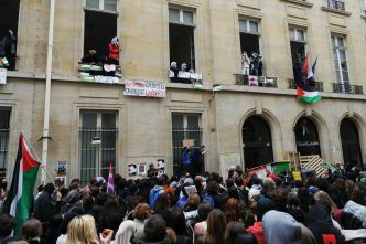 L'entrée des locaux historiques de Sciences Po Paris de nouveau bloquée par des étudiants propalestiniens