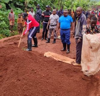 Burundi : TDC – Entretien de la route Nyarunazi-Kobero à Busoni, Kirundo.