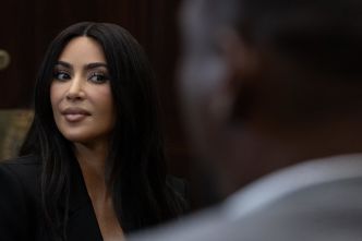Kim Kardashian : la star se fait copieusement huer par la foule après une blague ratée