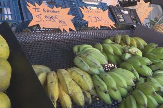 Des bananes qui se font rares sur les étals à La Réunion, les prix flambent
