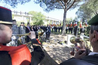 "Ne les enfermons pas de nouveau dans l'oubli": vibrant hommage pour le 70e anniversaire de la chute de Dien Bien Phu