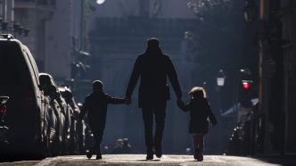 Devoir de visite des pères : "Cela déculpabilise les mères et ça remet les pendules à l'heure", salue la Fédération syndicale des familles monoparentales
