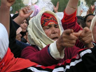 Gafsa:Les familles des des martyrs et les blessés du bassin minier reçoint des dédommagements
