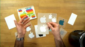 Apple n'assume pas d'abandonner vraiment ses stickers en plastique