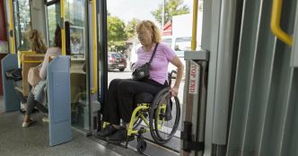 Les sites des transports publics romands pas assez inclusifs pour les personnes handicapées