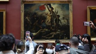 « Résister est vital » : des militants de Riposte alimentaire visent le tableau « La Liberté guidant le peuple » au Louvre