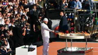 VIDÉO - JO 2024 : la star du rap français Jul allume le chaudron olympique à Marseille | TF1 INFO