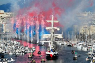 Parade maritime du Belem, Jul en invité surprise... la flamme olympique a embrasé Marseille