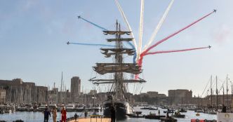 En images. L'arrivée de la flamme olympique sur le Belem a embrasé Marseille