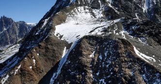 Juillet 2028 : dans les Alpes, le glacier de Tête Rousse s'effondre