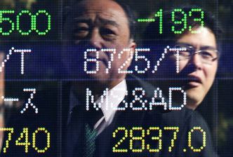 Le Nikkei japonais perd ses premiers gains en raison de la baisse des valeurs liées aux puces électroniques