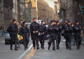Immigration à Milan (Italie). Un policier en urgence absolue après avoir été poignardé à la gare par un Marocain sans visa