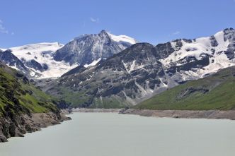 Un tremblement de terre secoue le canton du Valais, pays des lacs et glaciers en Suisse