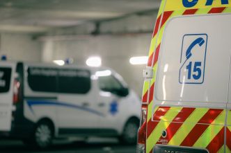Le jeune motard atterrit sur le toit d'une ambulance devant l'hôpital psychiatrique à Nice