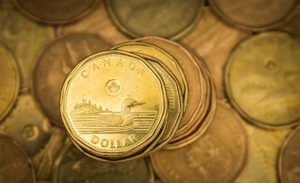 CANADA FX DEBT - Le dollar canadien se renforce, le rendement de la dette de référence grimpe