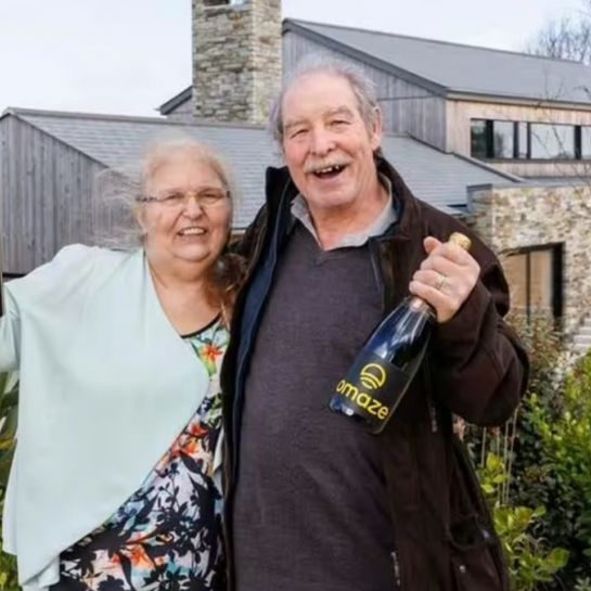 Une cantinière de 73 ans gagne une villa d'une valeur de 3 millions d'euros grâce à un ticket de loterie