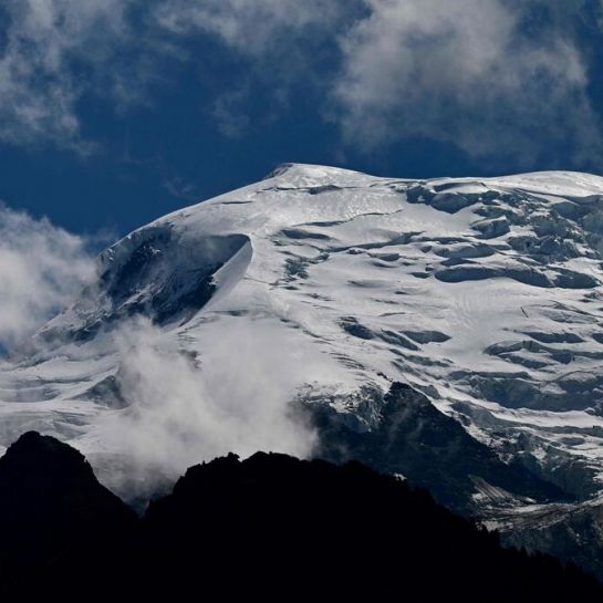 Haute-Savoie : un skieur de 25 ans meurt après une chute de 500 m
