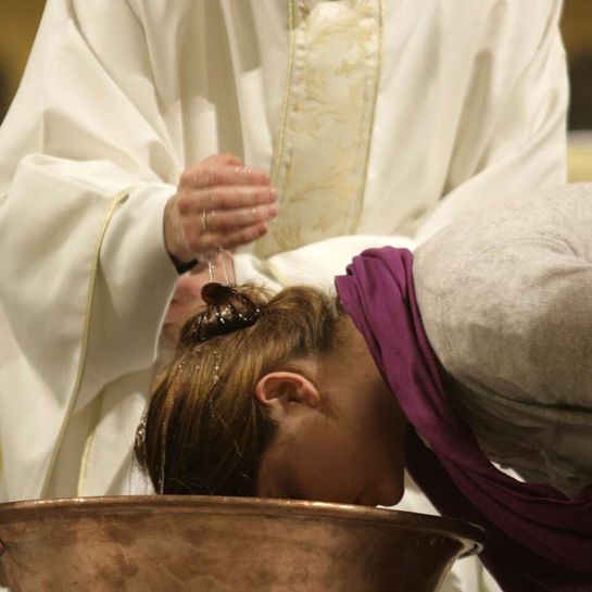 « Les baptêmes de Pâques annoncent-ils la fin de l'hiver pour l'Eglise catholique ? »