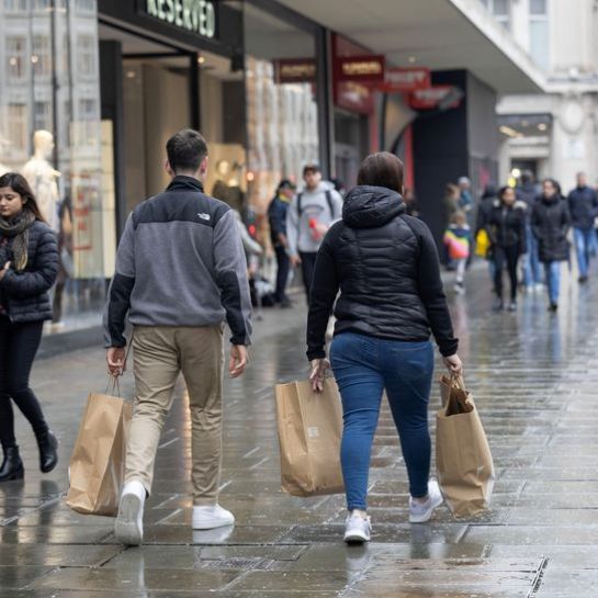 Les ventes au détail baissent en avril au Royaume-Uni, les fêtes de Pâques pourraient être en partie responsables : CBI