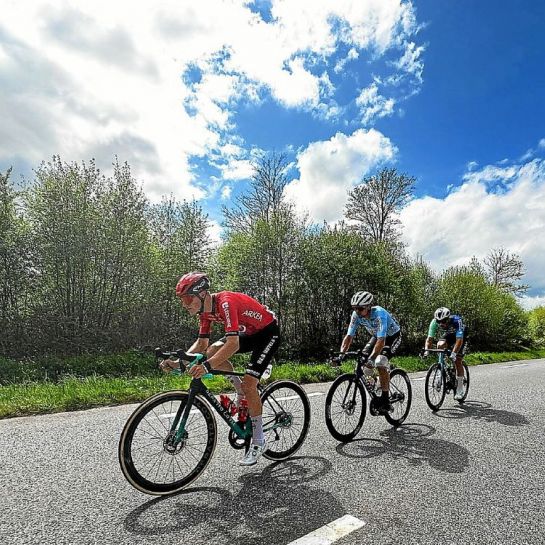 DIRECT - Mainguenaud, Janssen et Veistroffer en tête, suivez la deuxième étape du Tour de Bretagne en vidéo