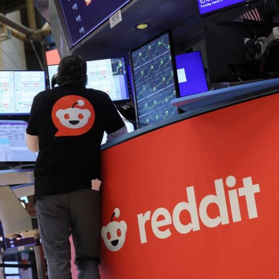 Les actions de Reddit montent en flèche, les résultats montrant le potentiel de revenus de la publicité et des licences d'IA